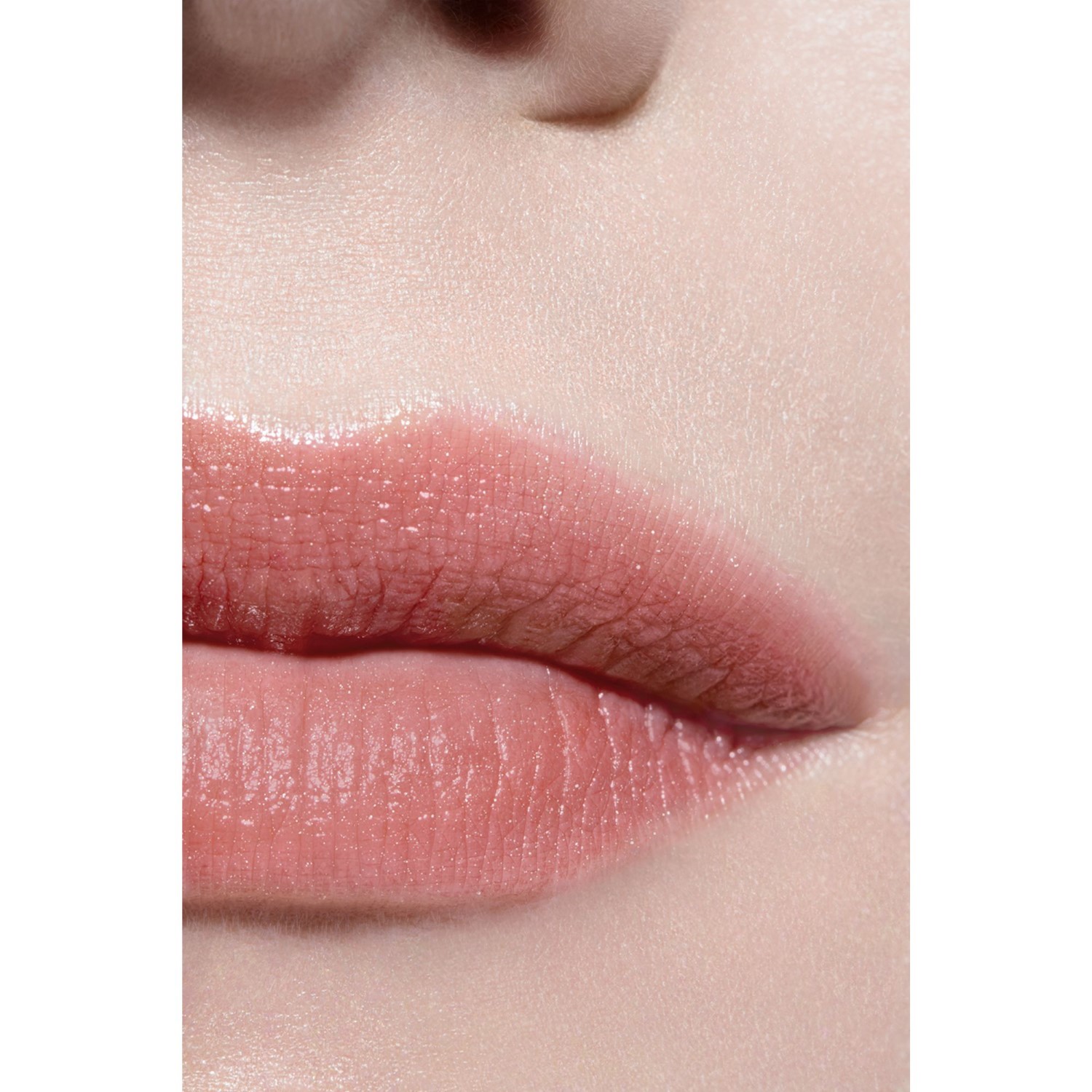EL BÁLSAMO CON COLOR HIDRATANTE, CON UNA INTENSIDAD A MEDIDA, PARA UNOS LABIOS MÁS BELLOS DÍA TRAS DÍA